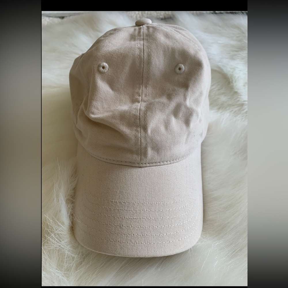 Women’s Cream Colored Baseball Hat NWOT